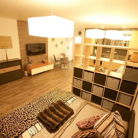 Apartment Hill 7 *